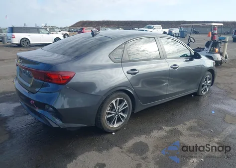 2023 Kia Forte Lxs z USA, uszkodzony, nr VIN 3KPF24AD3PE590354